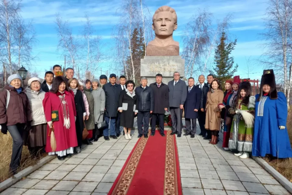 В Намском районе провели торжественное собрание, посвященное Дню государственности республики