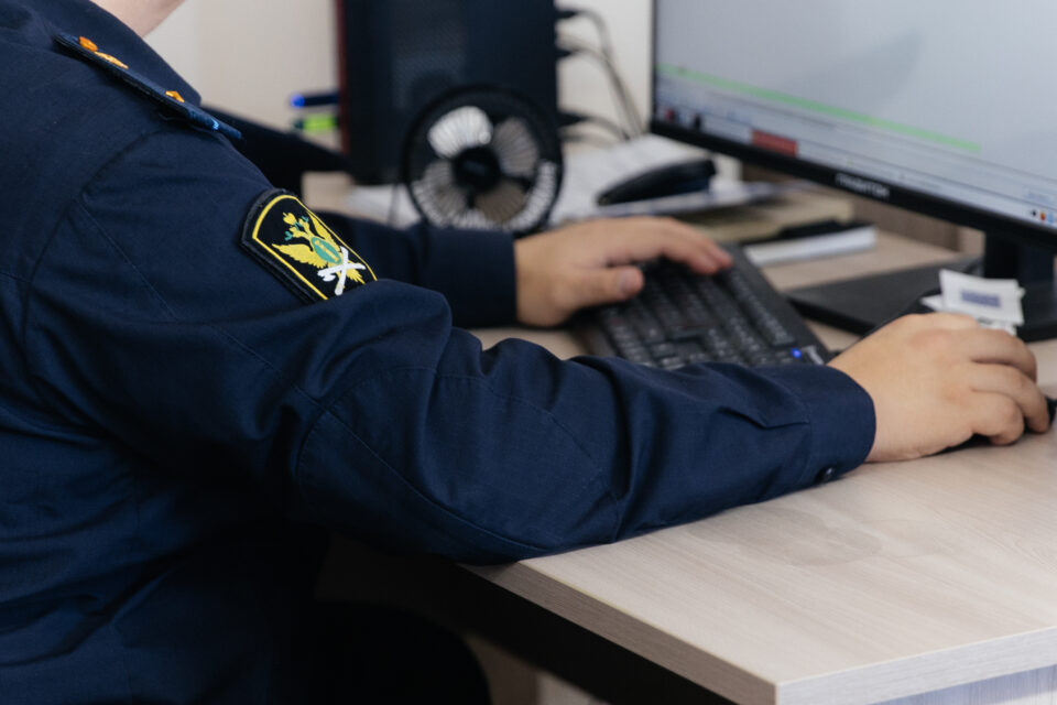 Судебные приставы в Якутске взыскали с организации более 570 тыс. рублей долга по зарплате