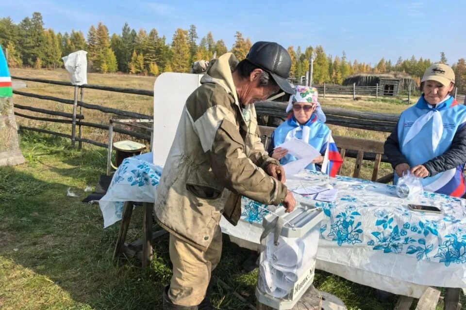 В Оймяконском улусе началось досрочное голосование на труднодоступных участках