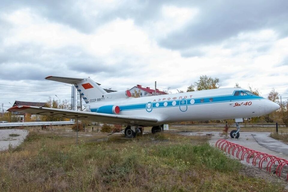 В Якутске обновили самолеты-памятники Ан-24 и Як-40