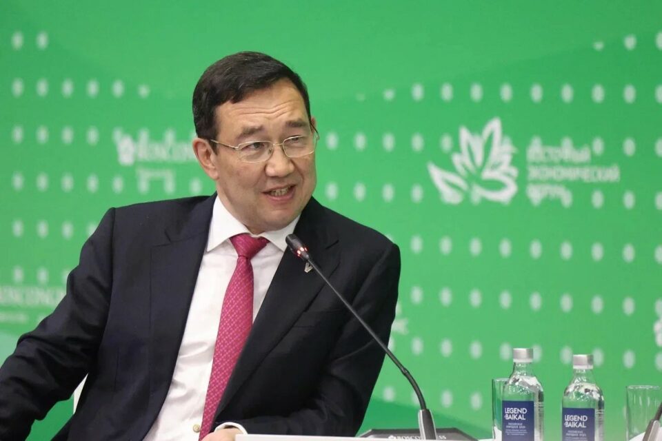 Айсен Николаев провел заседание комиссии Госсовета по энергетике на ВЭФ