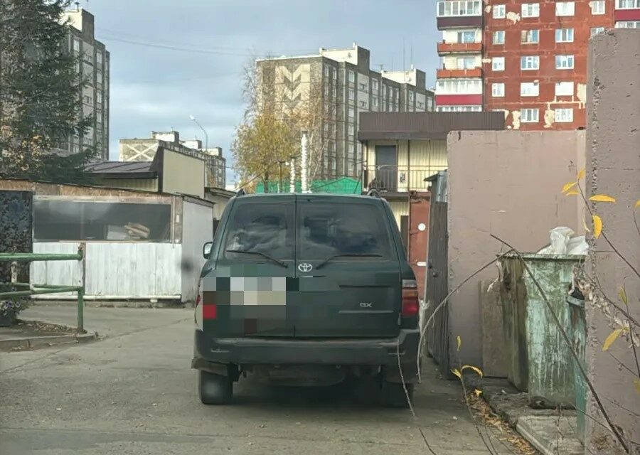 В Мирном угнали внедорожник, оставленный с ключами в замке зажигания