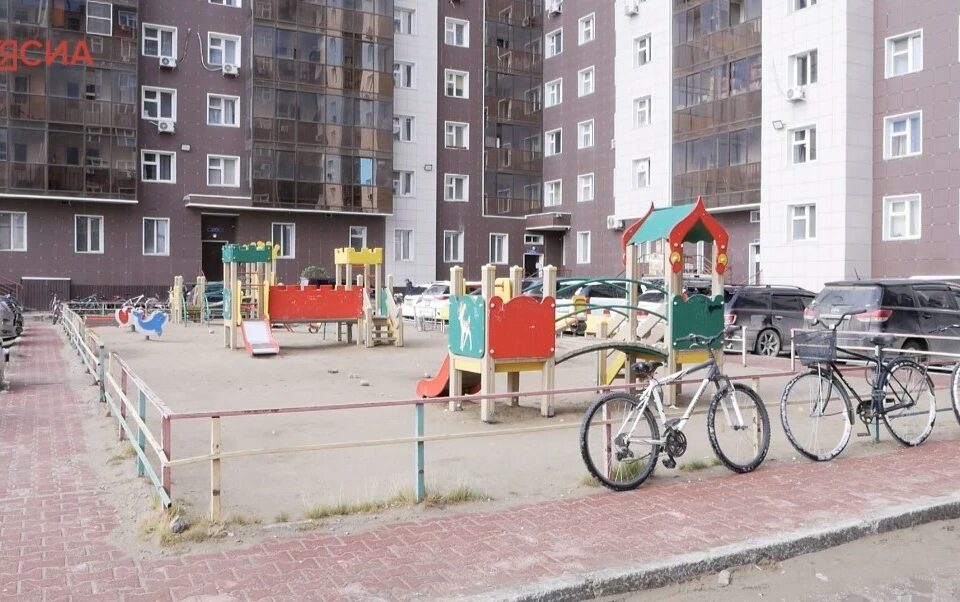 Жильцы многоэтажки в Якутске несколько лет страдают от прорывов канализации и промерзания квартир