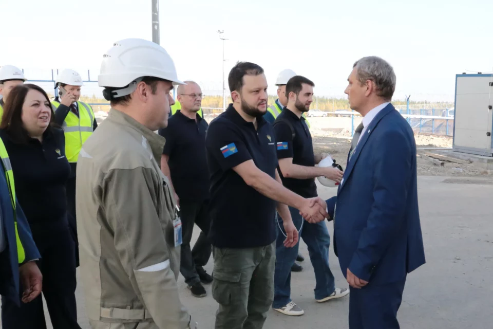 Глава Росавиации Дмитрий Ядров осмотрел ход ремонта аэропортов в Якутии
