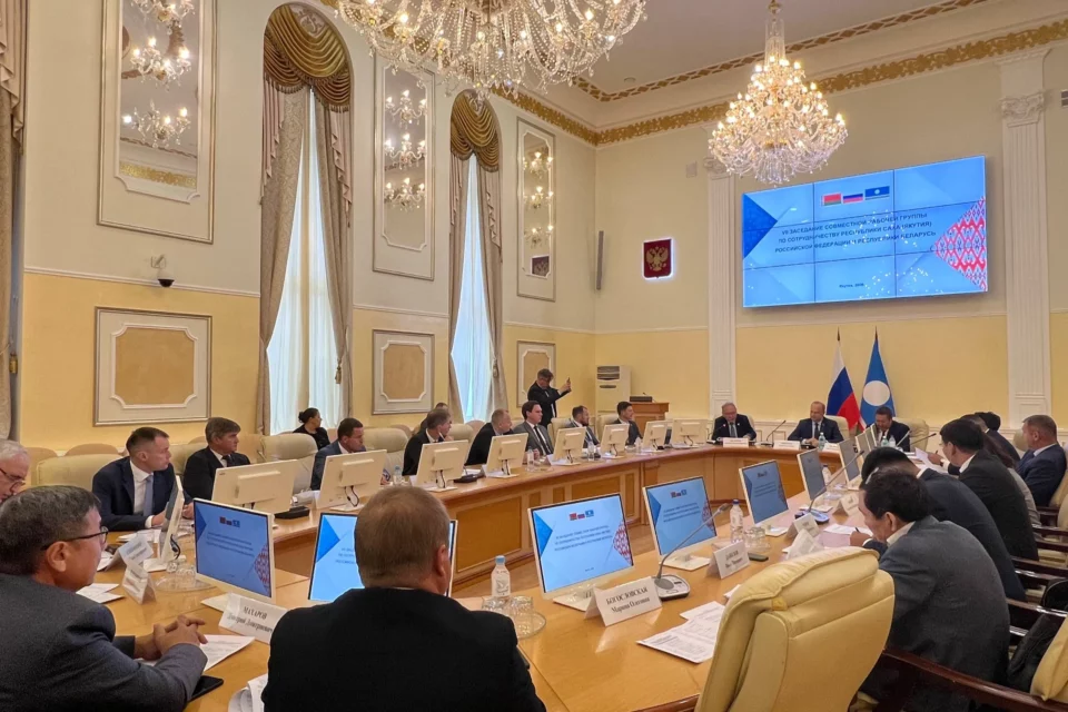 Делегация Беларуси работает в Якутске для развития торгово-экономических связей и поставок спецтехники