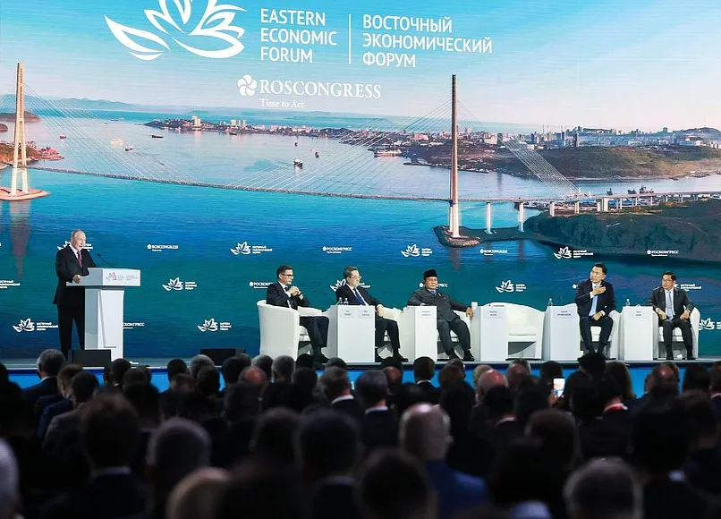 Президент России назвал Тикси среди ключевых портов Трансарктического транспортного коридора