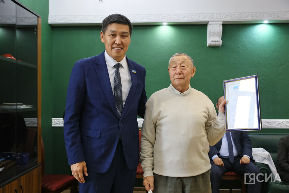 В Якутске с 75-летием поздравили ученого и ликвидатора аварии на ЧАЭС Анатолия Чомчоева
