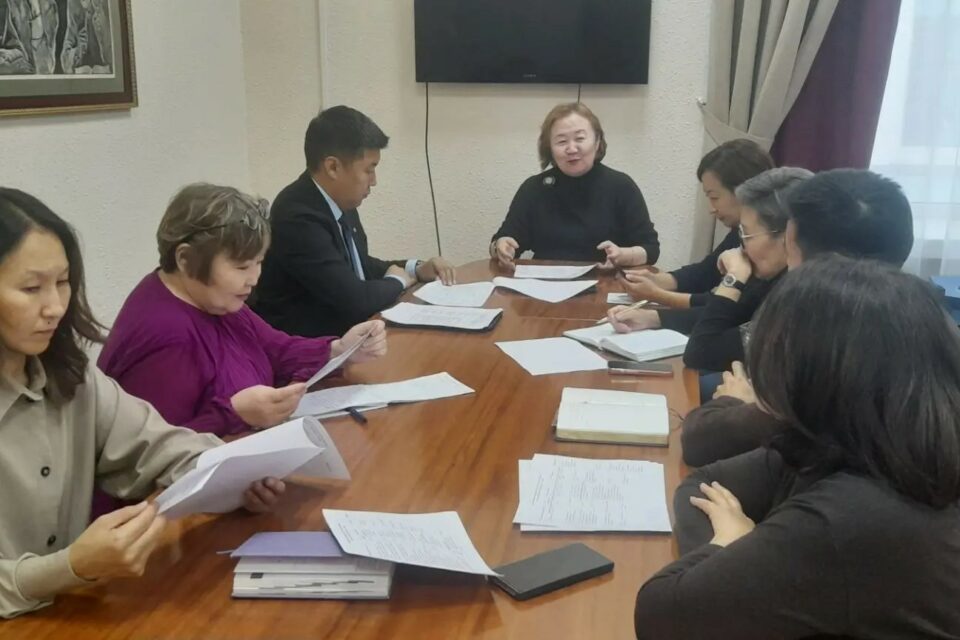 В Минкультуры Якутии рассмотрели план мероприятий к 140-летию Анемподиста Софронова-Алампа