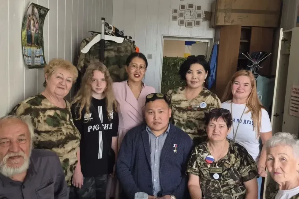 Герой России Родимир Максимов встретился с волонтерами Мирного