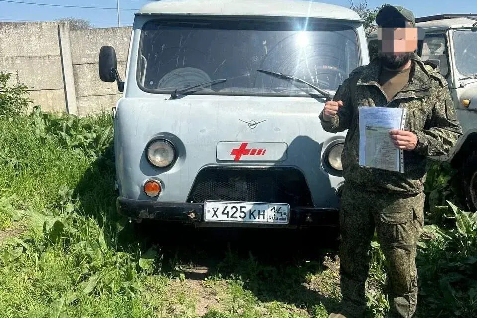 Коллектив Республиканской больницы №2 передал три автомобиля Фонду помощи Донбассу