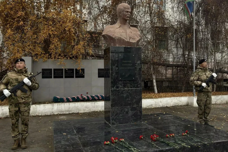 В Якутске отметили День ОМОН «Бизон» вручением черных беретов и наград бойцам