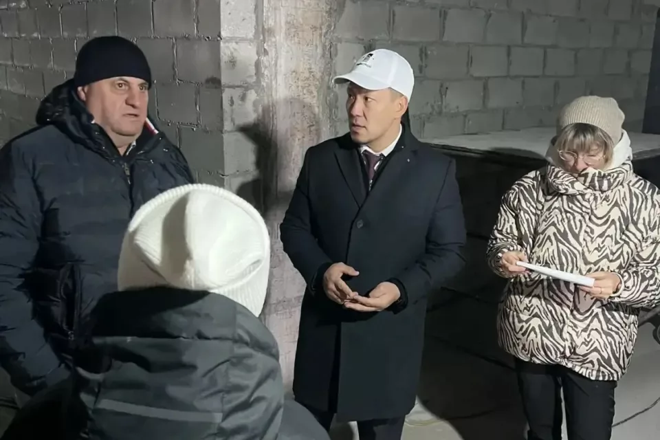 Виктор Романов проверил строительство двух школ, школы и детсада в Звездном