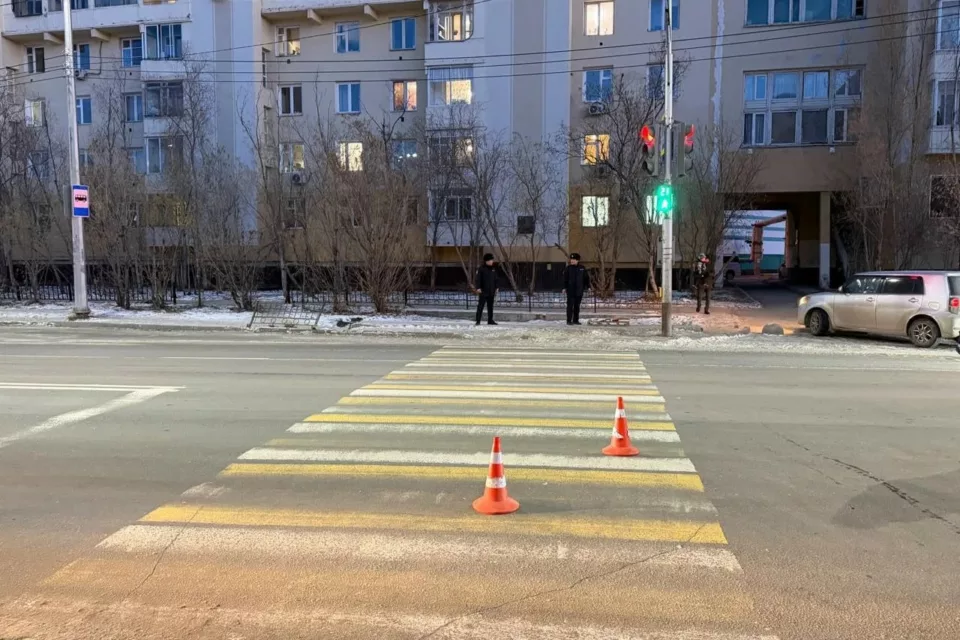 В центре Якутска водитель Toyota Harrier сбил пешеходов