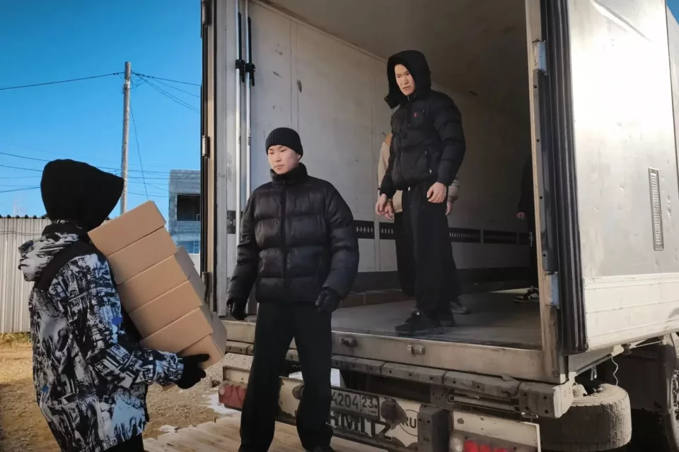 Из Якутии в зону СВО отправили продуктовые наборы ко Дню народного единства