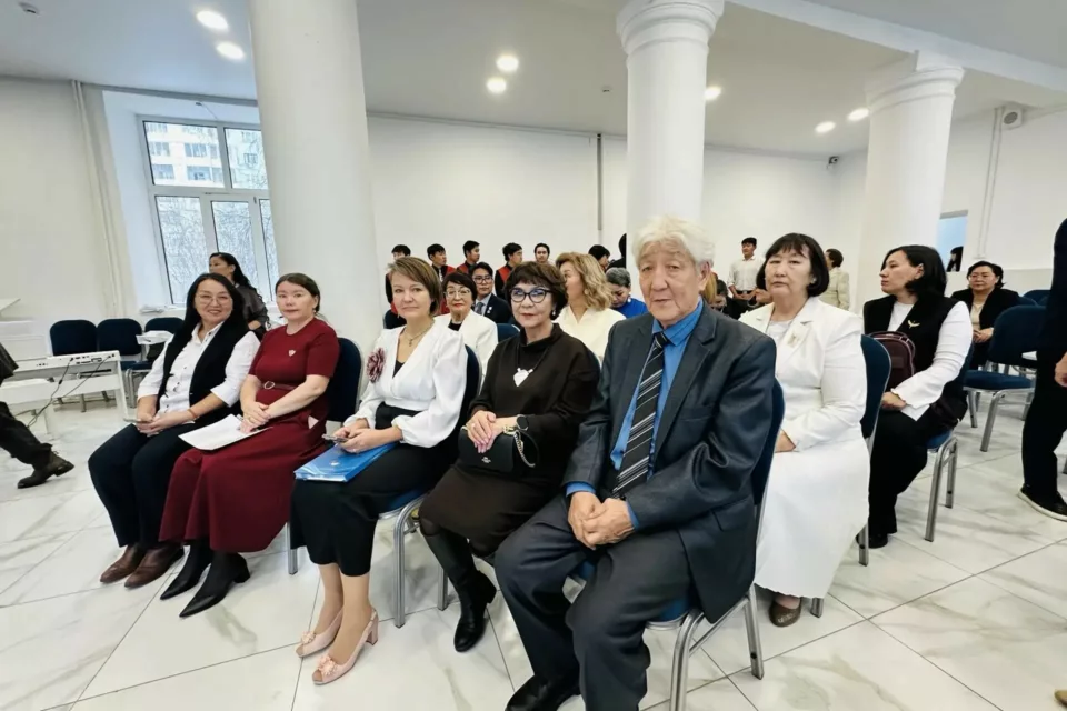 Руководство Минобрнауки Якутии встретилось с учителями республики