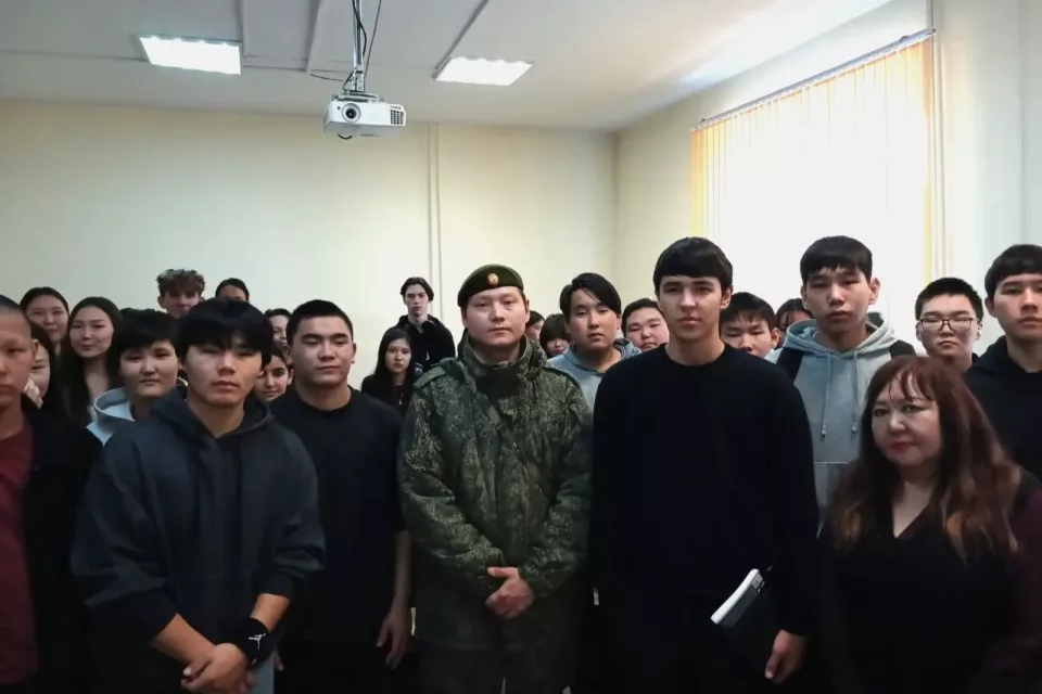 Ветеран СВО встретился со студентами Якутского технологического техникума сервиса