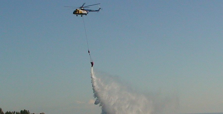 Воздушное судно МЧС России с водосливным устройством задействовали при тушении пожара у села Хонуу в Якутии