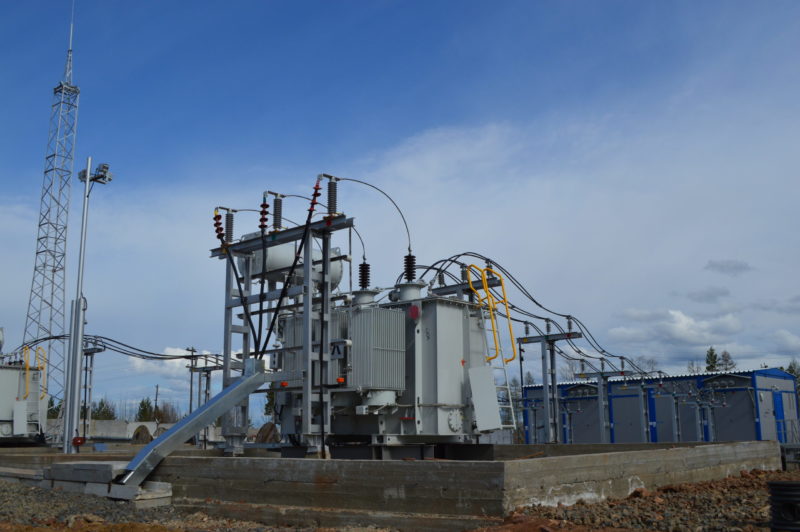 Южно-Якутские энергетики переводят потребителей города Томмот на новую подстанцию