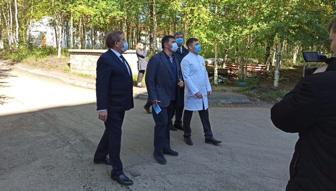 И.о. председатель правительства Якутии Андрей Тарасенко посетил больничный комплекс Нерюнгринского района