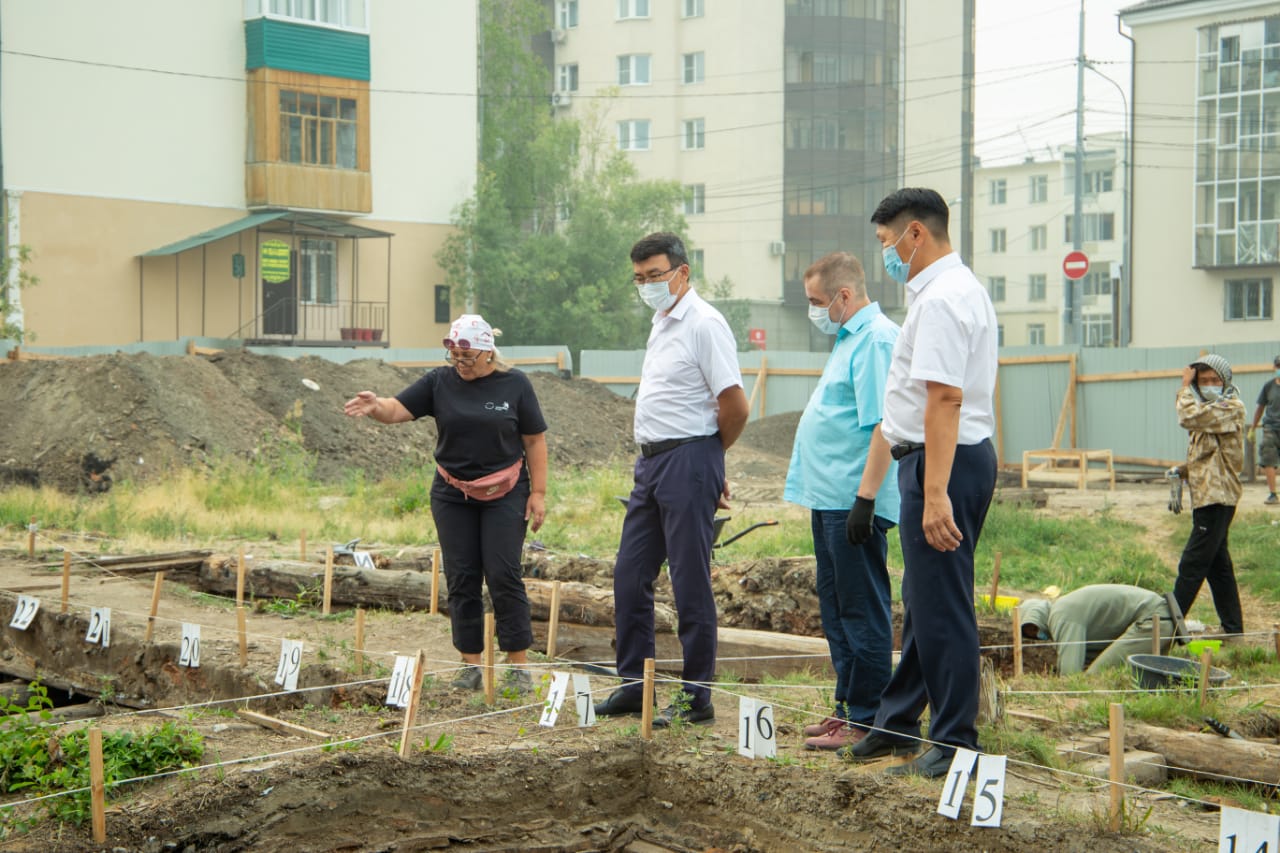 К Сергею Местникову обратились с предложением продлить срок археологических раскопок в центре Якутска