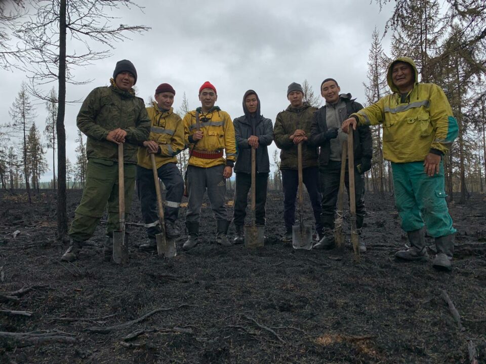 Глава Якутии поблагодарил добровольцев, которые трудятся на тушении лесных пожаров