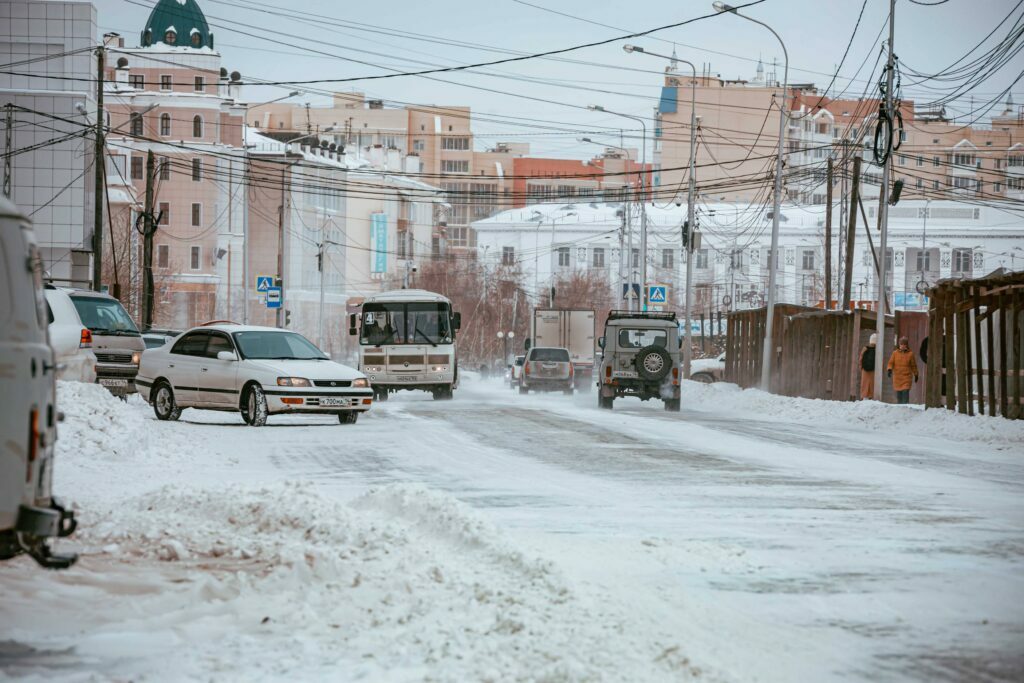 сильный мороз. аномальные холода в якутске. циклон в якутске. якутия 50 градусов. циклон в якутске.